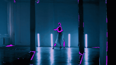 phone-rd-spots — reaction-diffusion spots on dancer